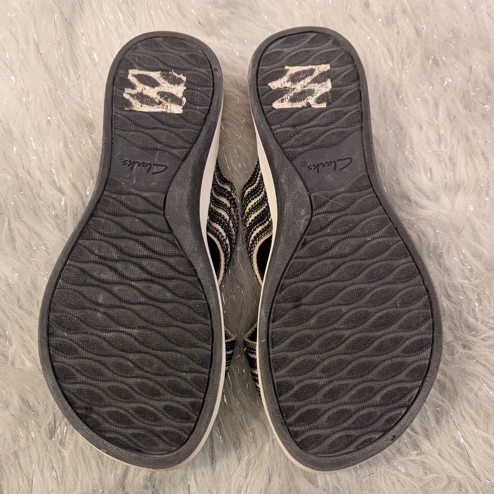 Cloudsteppers by Clarks Black and White Striped Sandals Arla Wave Size 9 - Picture 6 of 6